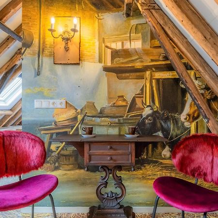 Unieke Bed En Breakfast Met Historisch Verhaal In Ferwert Ferwerd Esterno foto
