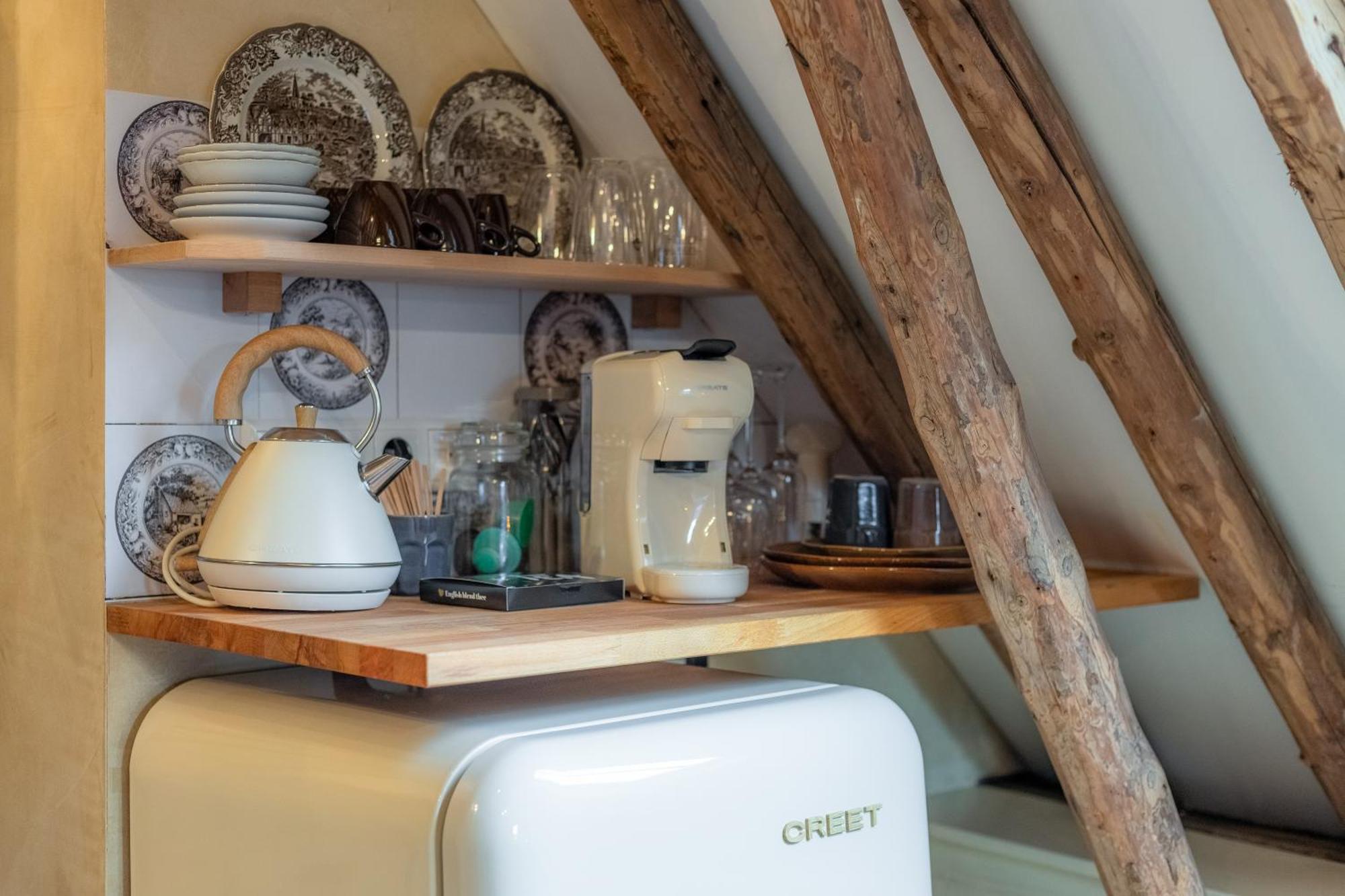 Unieke Bed En Breakfast Met Historisch Verhaal In Ferwert Ferwerd Esterno foto
